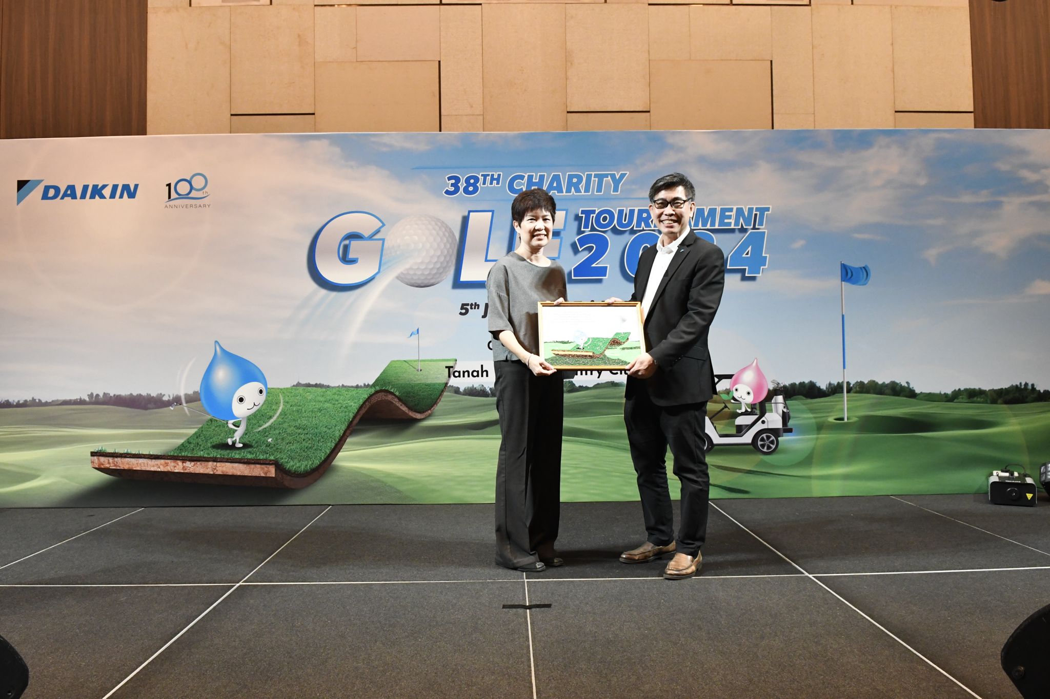 Daikin Charity Golf Event Raises $100,000